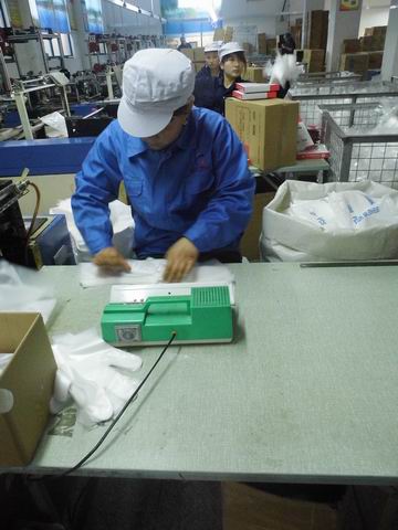 PE Glove heat-sealing